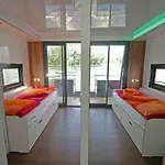 Prázdninový dům Urlaub Im Schwimmenden Ferienhaus, Mitten In Der Kutzkow