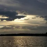 Urlaub Im Schwimmenden Ferienhaus, Mitten In Der Сasa de vacaciones
