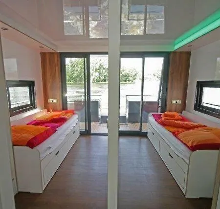 Сasa de vacaciones Urlaub Im Schwimmenden Ferienhaus, Mitten In Der Kutzkow