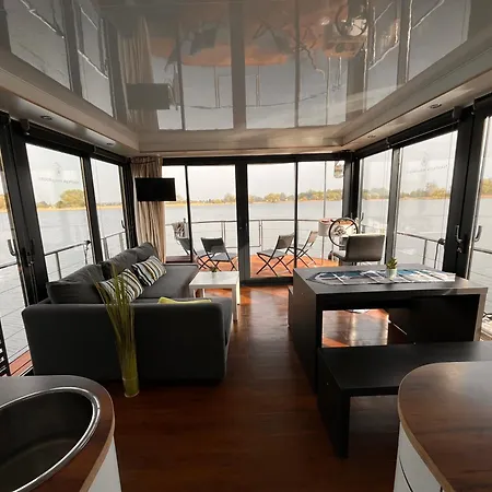 Prázdninový dům Urlaub Im Schwimmenden Ferienhaus, Mitten In Der *