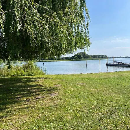 Urlaub Im Schwimmenden Ferienhaus, Mitten In Der Vakantiehuis *
