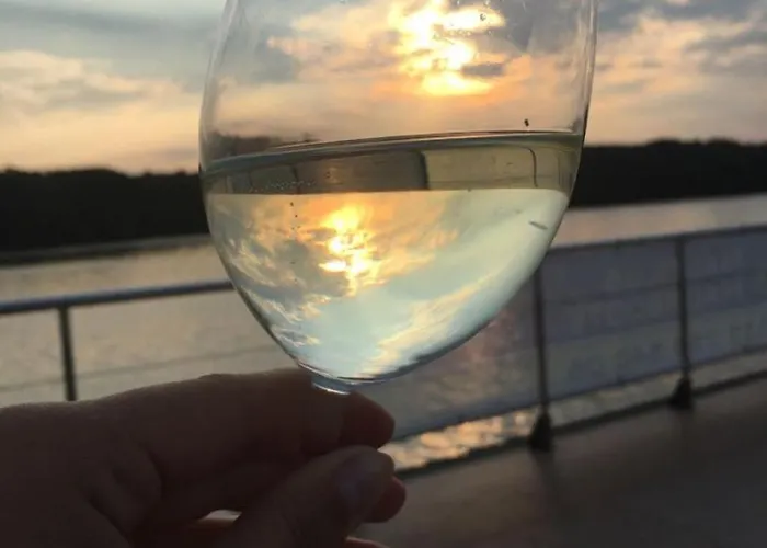 Urlaub Im Schwimmenden Ferienhaus, Mitten In Der * Kutzkow