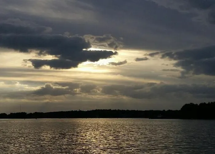 Urlaub Im Schwimmenden Ferienhaus, Mitten In Der Feriehus