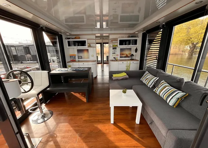 Feriehus Urlaub Im Schwimmenden Ferienhaus, Mitten In Der *