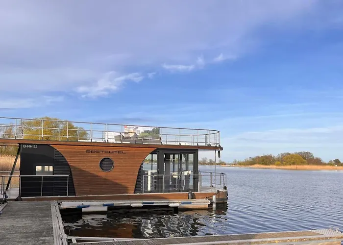 Feriehus Urlaub Im Schwimmenden Ferienhaus, Mitten In Der Kutzkow