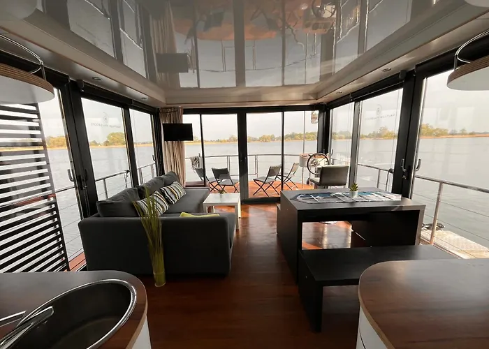 Feriehus Urlaub Im Schwimmenden Ferienhaus, Mitten In Der *